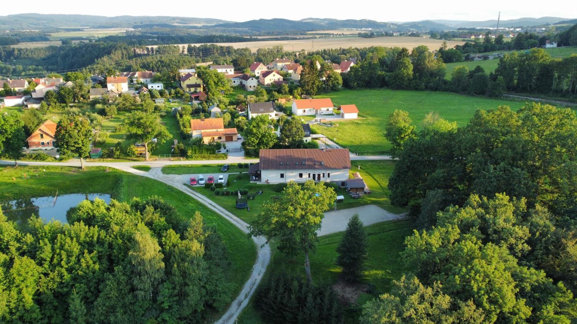 Penzion Na Podlesí ve Zlaté Koruně Zlatá Koruna Esterno foto