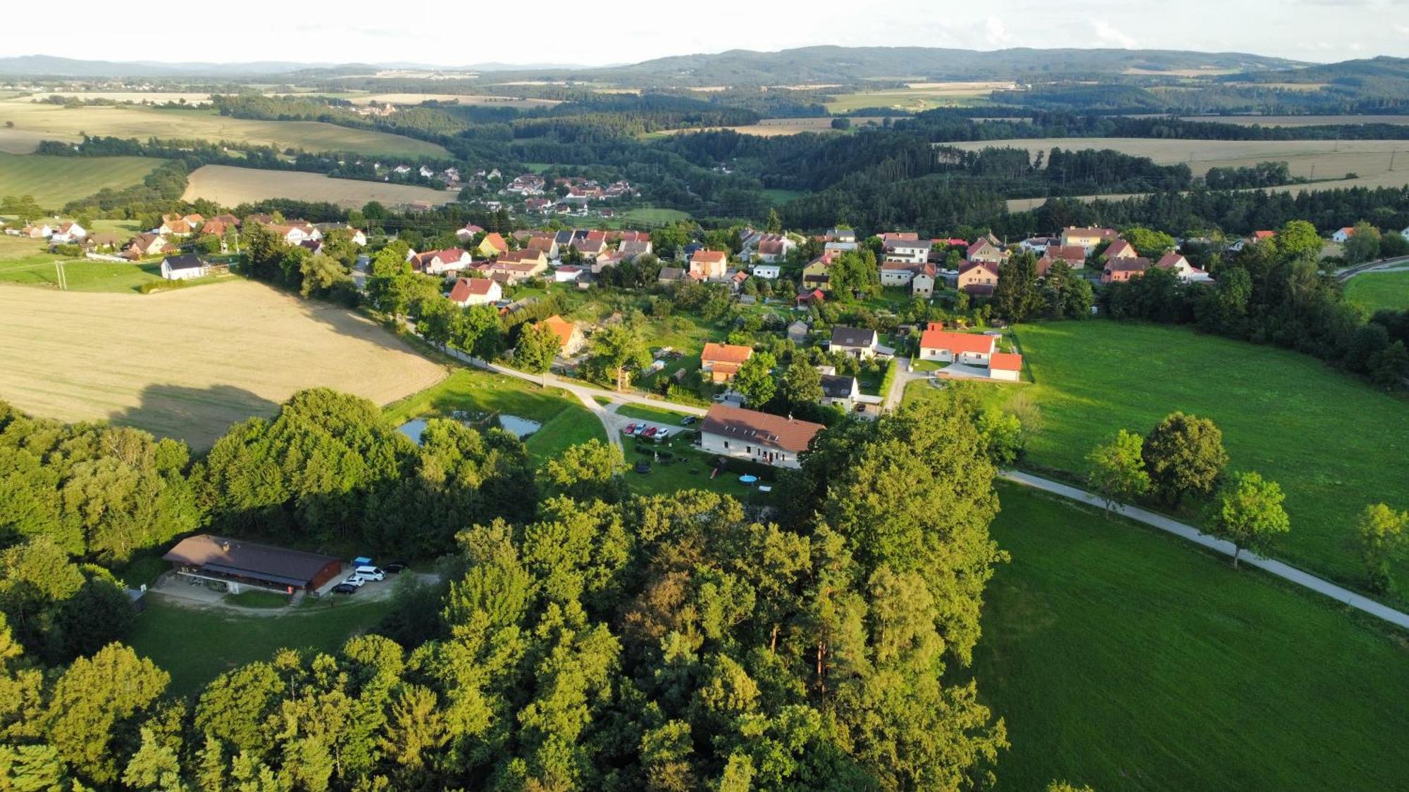 Penzion Na Podlesí ve Zlaté Koruně Zlatá Koruna Esterno foto