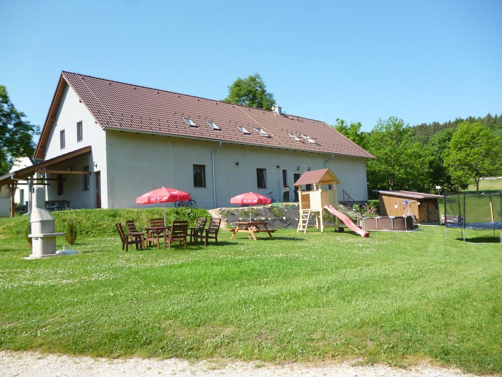 Penzion Na Podlesí ve Zlaté Koruně Zlatá Koruna Esterno foto