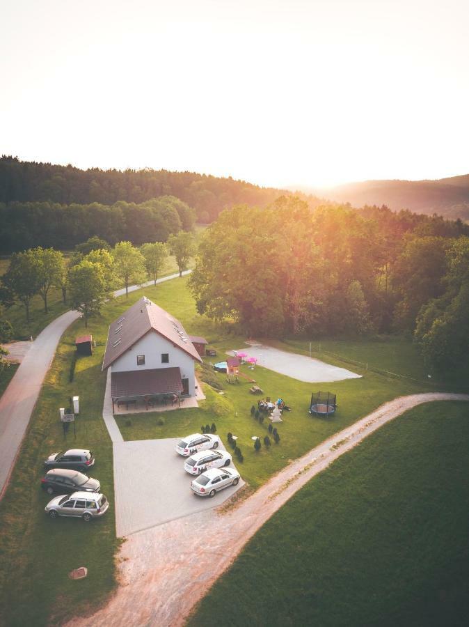 Penzion Na Podlesí ve Zlaté Koruně Zlatá Koruna Esterno foto