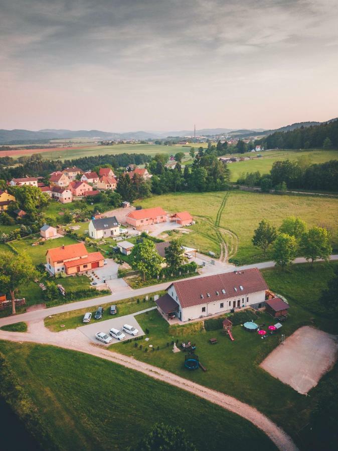 Penzion Na Podlesí ve Zlaté Koruně Zlatá Koruna Esterno foto