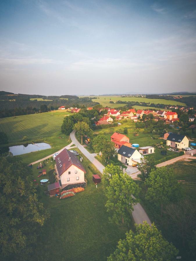Penzion Na Podlesí ve Zlaté Koruně Zlatá Koruna Esterno foto